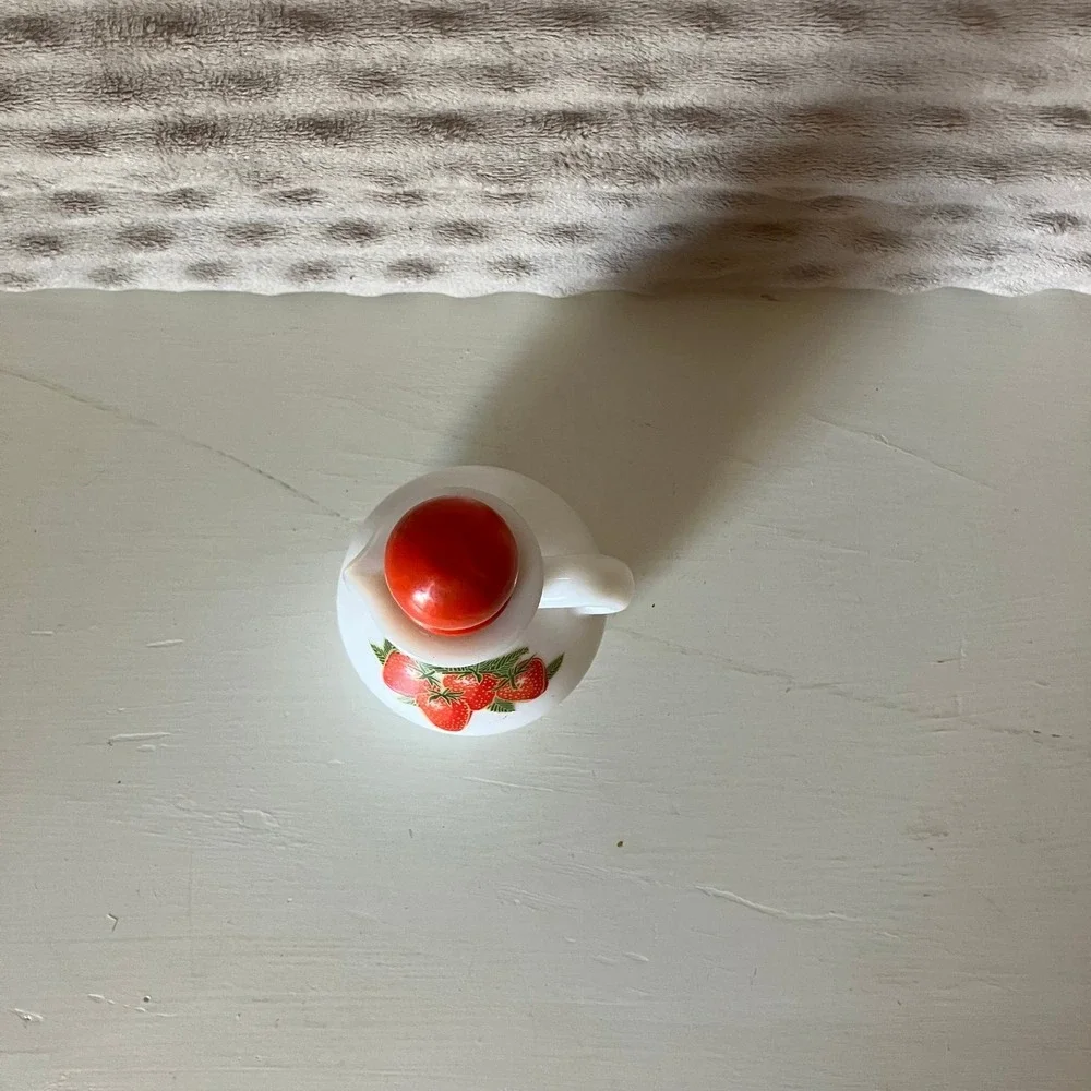 Vintage Avon Strawberries and‎ Cream Bath Foam Milk Glass Bottle